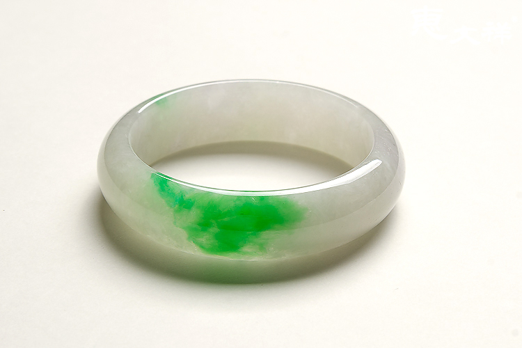 天然翡翠白底青手镯(已售)