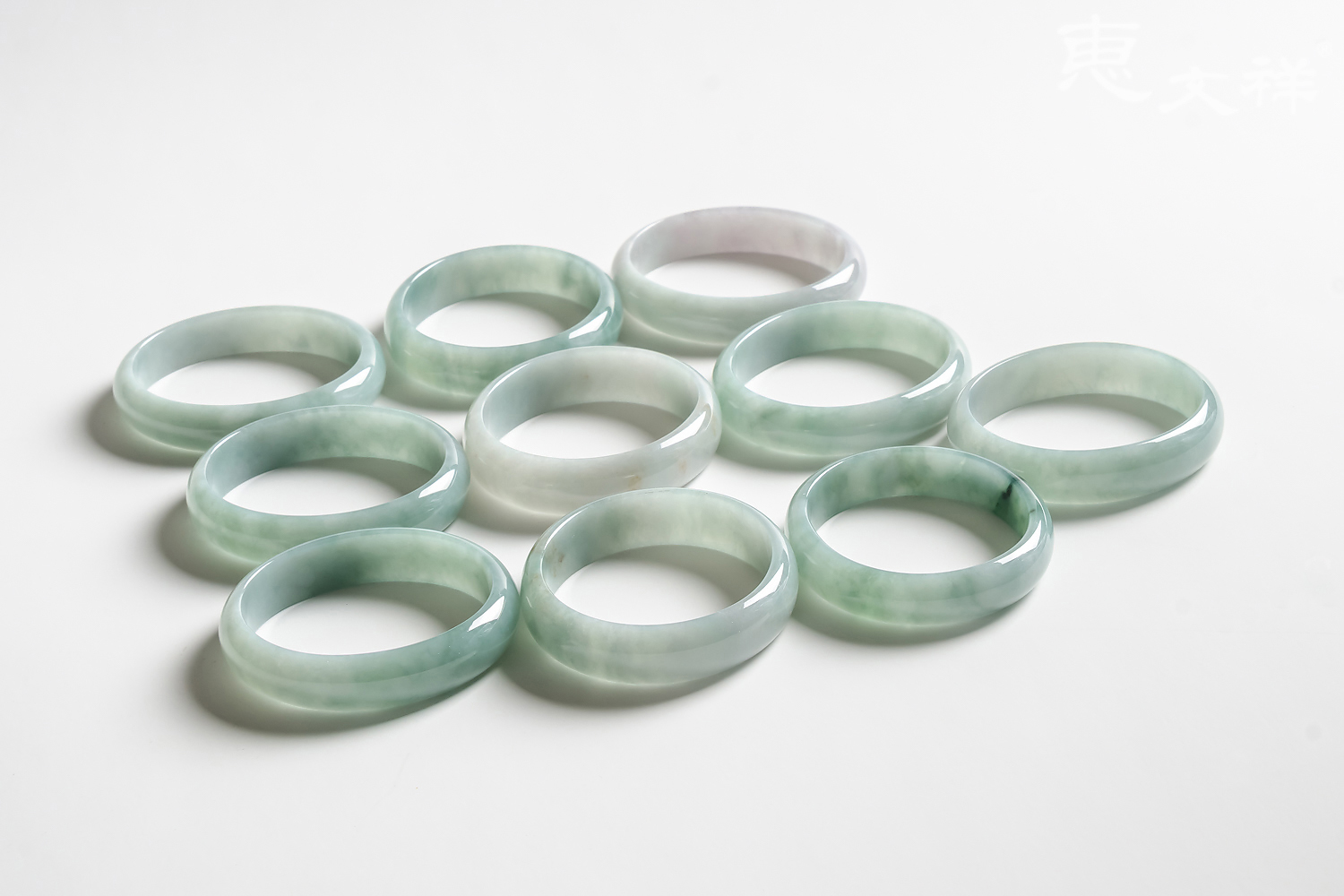 天然翡翠整手飘花手镯