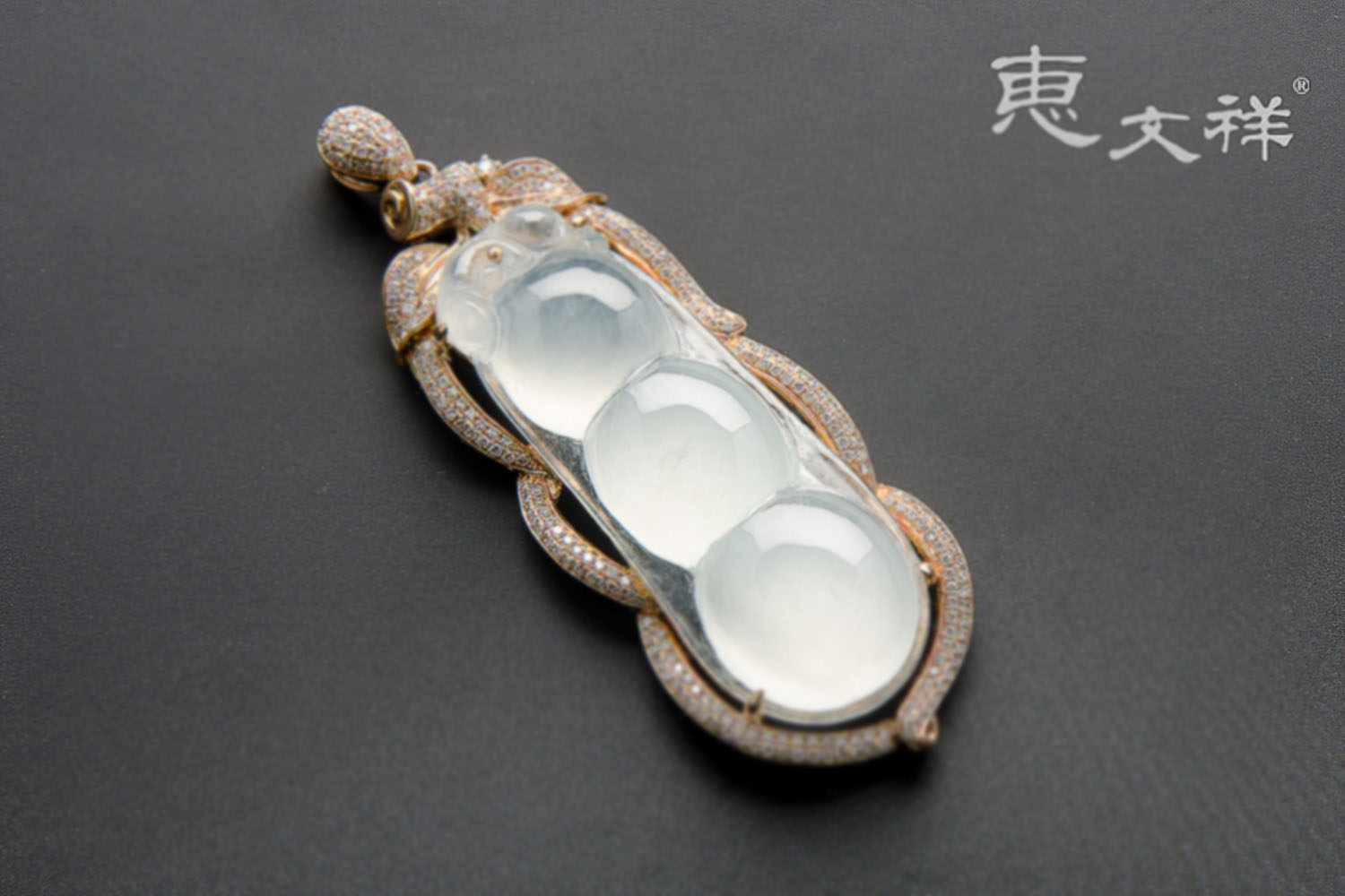 天然翡翠金镶玉福豆