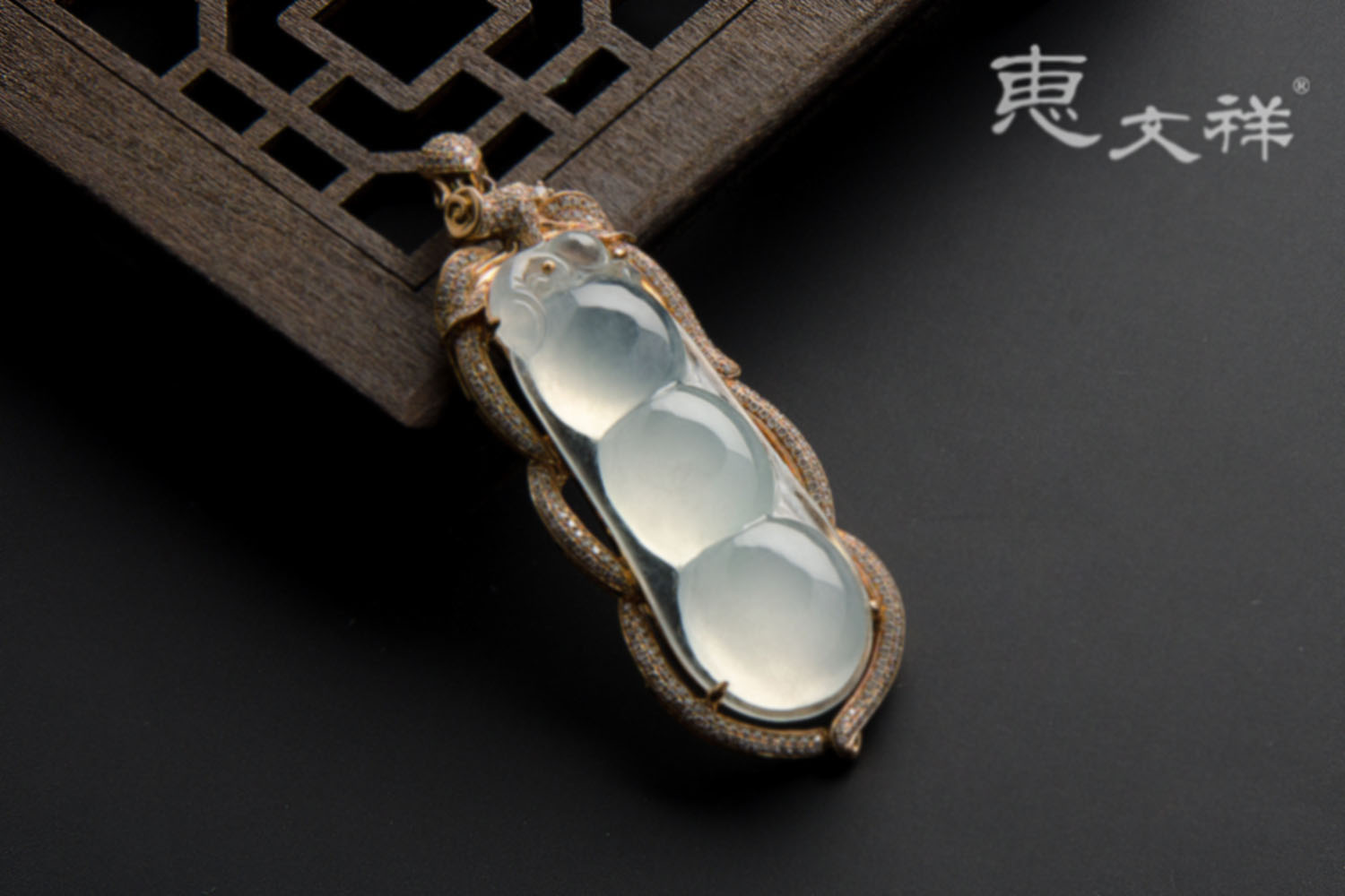 天然翡翠金镶玉福豆