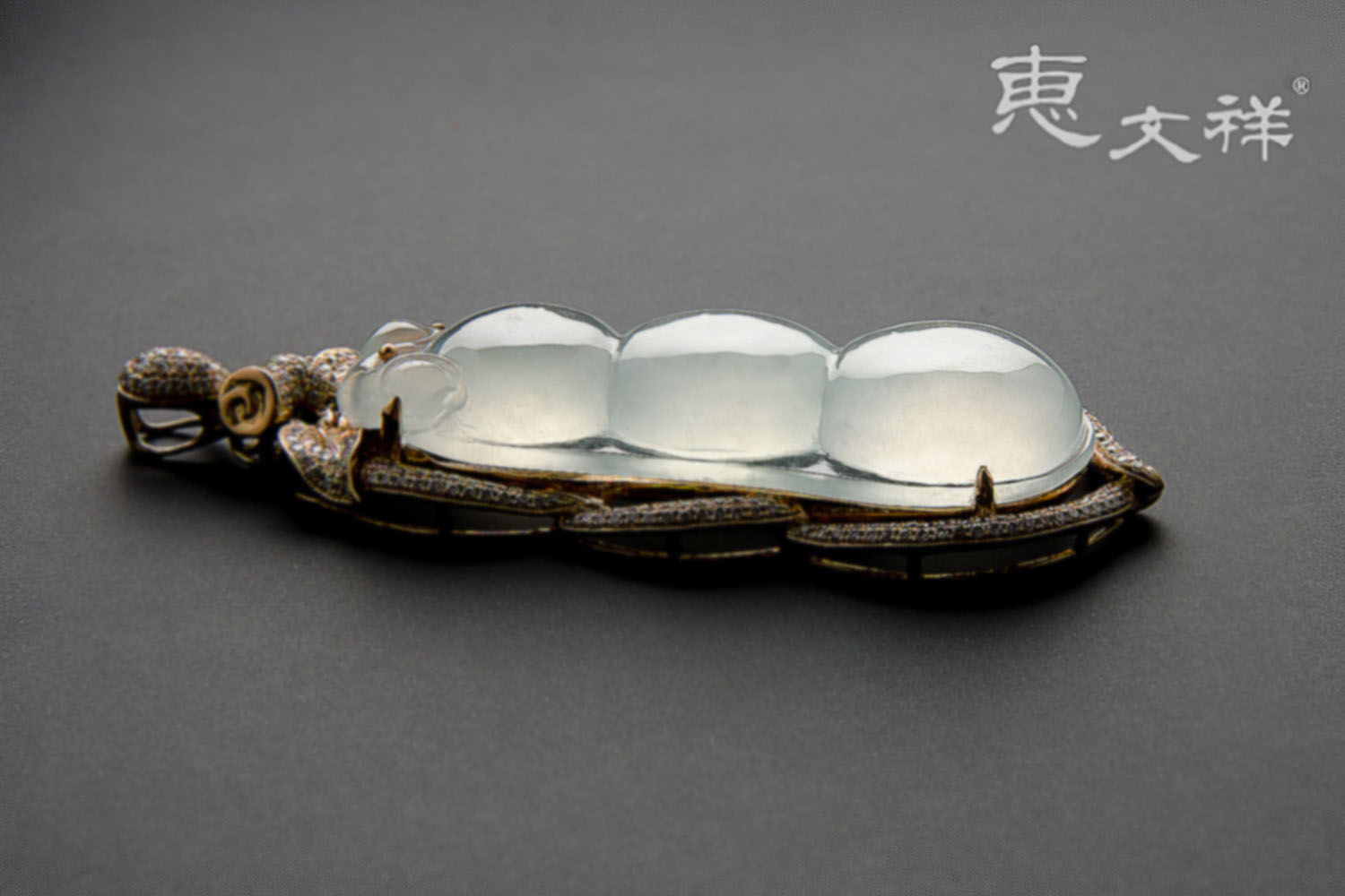 天然翡翠金镶玉福豆