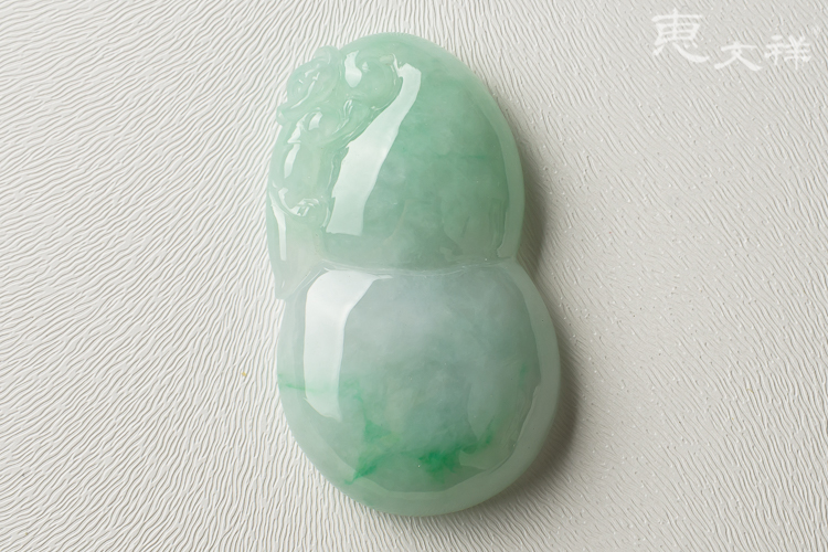 天然翡翠飘花葫芦